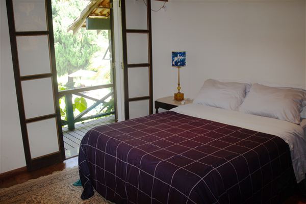 Suíte Varanda, com cama de casal e berço camping